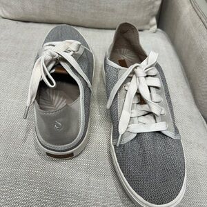 Olukai Pehuea Li women’s sneakers size 10